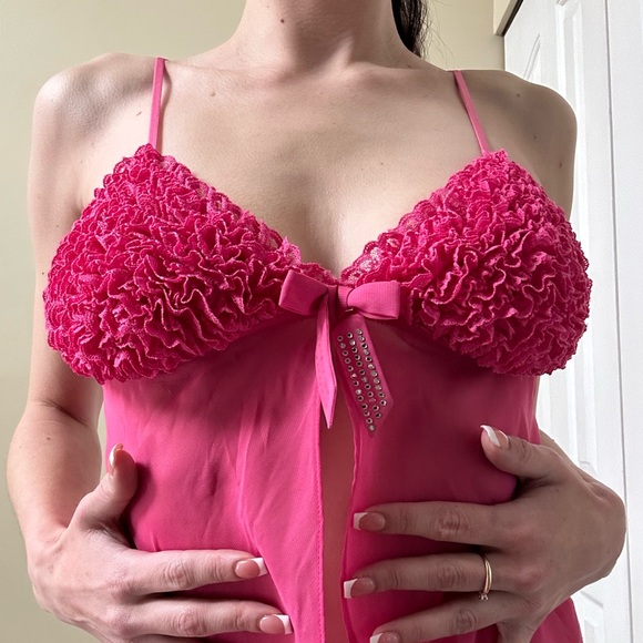 Hot pink Y2K ruffle mesh curtain top - Picture 2 of 11
